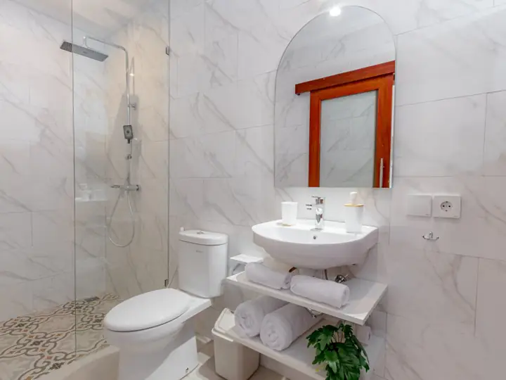 En-suite marble bathroom